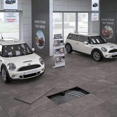 Auto garage van grijze keramische tegels natuursteen look