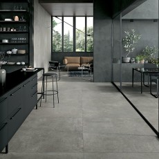 Zwart interieur met grote betonlook tegels