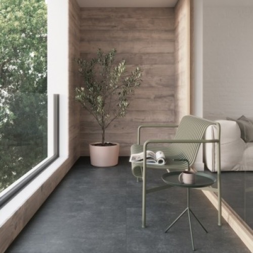 Veranda stoel op betonlook tegels